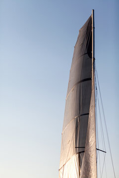 main sail on a catamaran f18