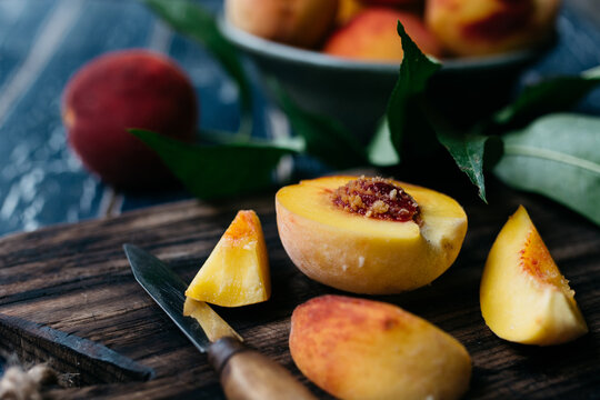 Slices of freshly picked peaches
