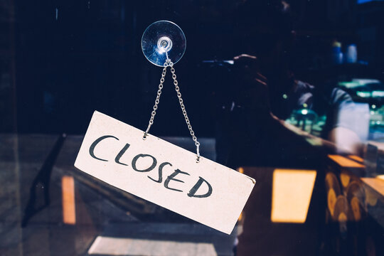 Closed sigh