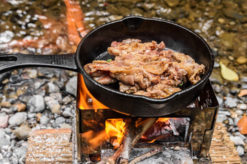 アウトドア定番料理　焼き肉
