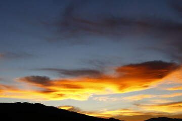 Amanecer dorado