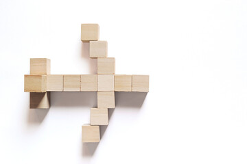 木製キューブでかたどった俯瞰右向きのジェット機