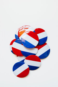 pile of political campaign buttons