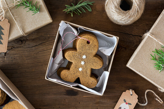 Gift-wrapped Gingerbread men cookies
