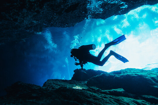 Scuba diver doing cave diving in an underwater cave in a cenote in Yucat&Ocirc;&oslash;&Omega;&Ocirc;&oslash;&Omega;n, Mexico