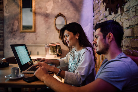 Man and woman working in the cafe