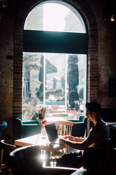 Man working in the cafe