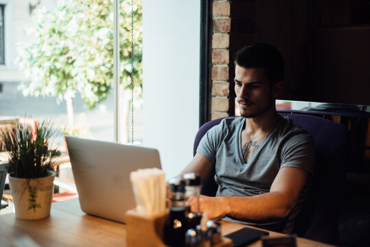 Man using a laptop in a cafe