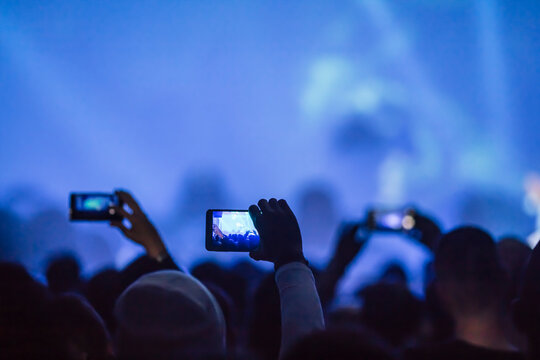 audience with mobile phones,performance,blue