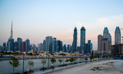 Obraz premium View of the Dubai city skyline at 
