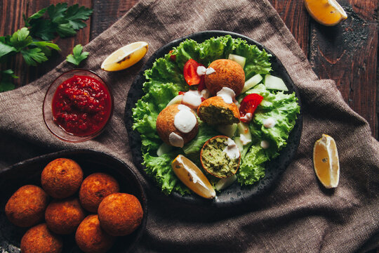Salad with chickpea falafel