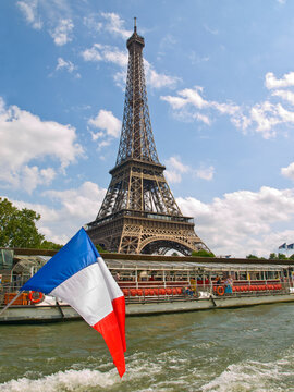 Eiffel Tower from the Cruise