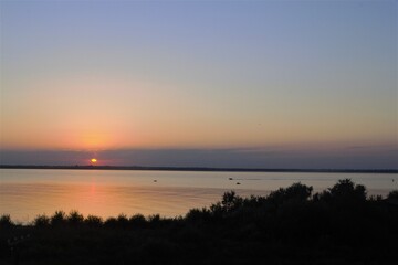 Fototapeta na wymiar Sunset over the expanse of water