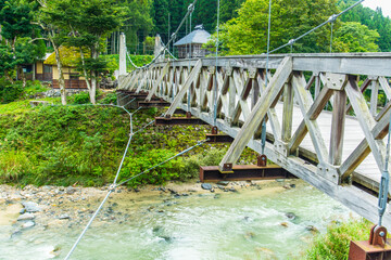 姫川と大出の吊橋