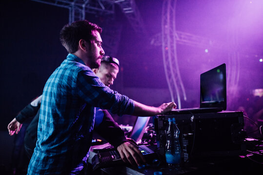 Two Dj playing the music in the night club