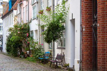 Fototapeta na wymiar Altstadt Lübeck Gassen Blumen