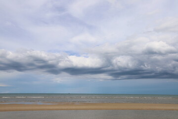 Fototapeta premium beach and clouds