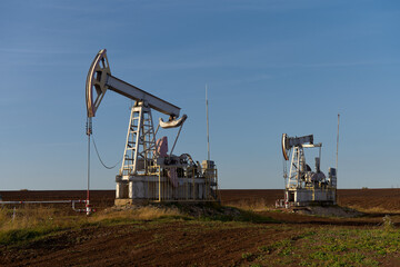 Technological oil and gas production. Production, transportation and processing of oil and gas....