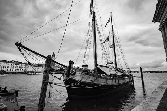 Caravella a vela, una bellissima ricostruzione delle navi a vela veneziane