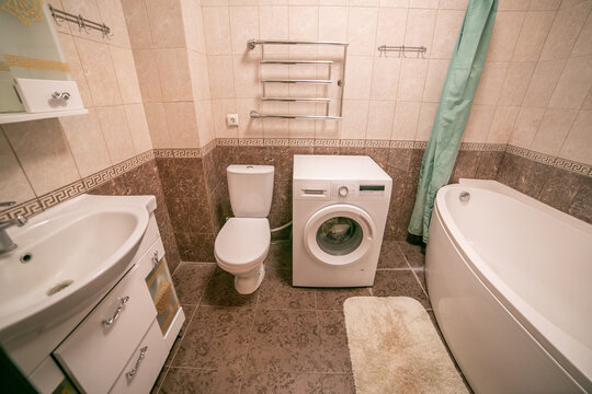 View of a spacious and elegant bathroom