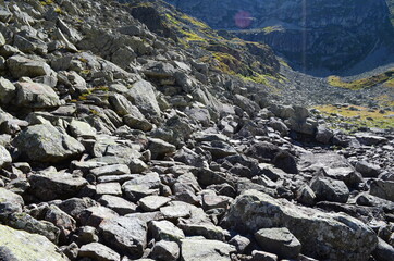 Tatry, kamienny szlak w Dolinie za Mnichem, Polska © Ewa