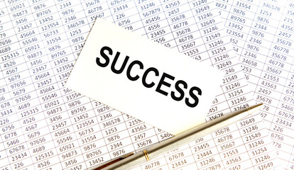 Obraz premium The businessman puts in his jacket pocket a business card with the inscription SUCCESS.