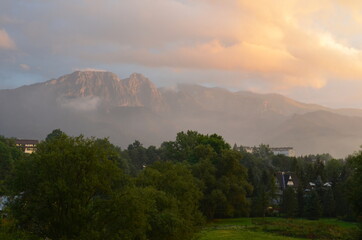 Widok Na Giewont z Zakopanego, słońce po burzy latem, Polska © Ewa