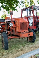 Obraz premium old rusty tractor