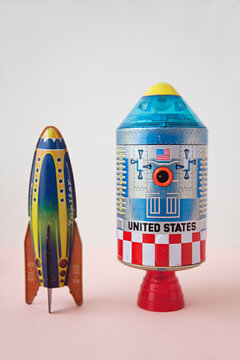 vintage / retro tin toy United States rocket