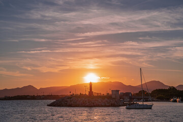 Naklejka premium Faro rojo, Cambrils, Tarragona, España
