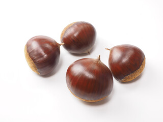 栗を白バックで