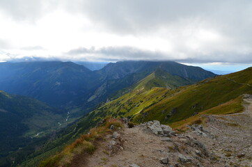 Tatry, widok z Kasprowego Wierchu na Tatry Słowackie po południu późnym latem © Ewa