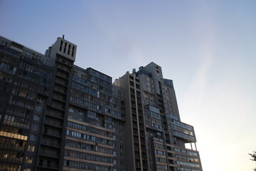 Fototapeta premium Multi-storey building at an acute angle