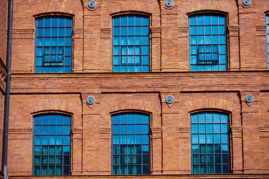 Ł&oacute;dź miasto manufaktura okna fasada cegły