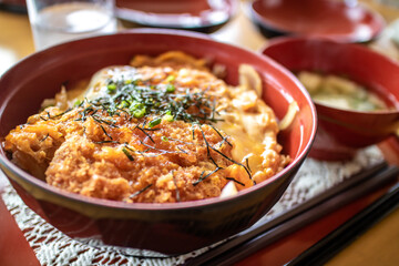 日本の丼もの　カツ丼
