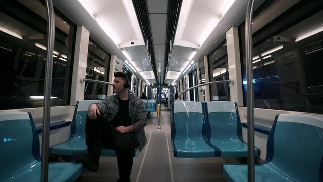 Taking the empty Montreal Metro during the pandemic - Wide rolling