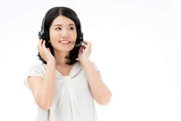 ヘッドホンをした女性