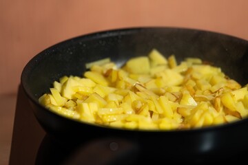 The potatoes are cooked in a pan. Frying potatoes.
