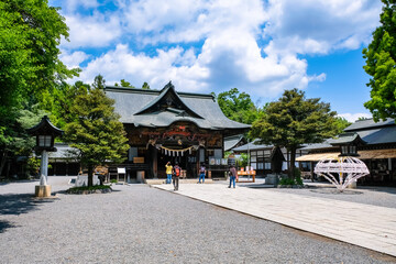 新緑の秩父神社 拝殿