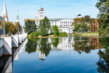 Łódź miasto biała fabryka staw drzewa © Dariusz