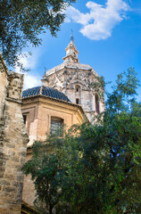 Fototapeta na wymiar Catedral de Valencia y su torre campanario del Miguelito