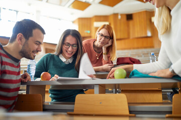 Group of students discussing the lesson on the lecture break