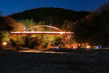 飯能市 飯能河原 夜景 割岩橋のライトアップ