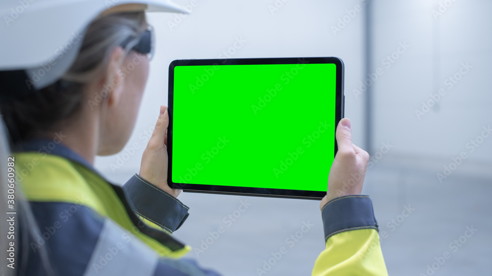 Poster Industry 4.0 Modern Factory: Female Engineer Uses Digital Tablet Computer with Green Screen Mock-up Template Suitable for Visualizing Augmented Reality Software of Mapping Manufacturing Plant Room.