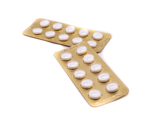 Tabletten isoliert auf weißen Hintergrund