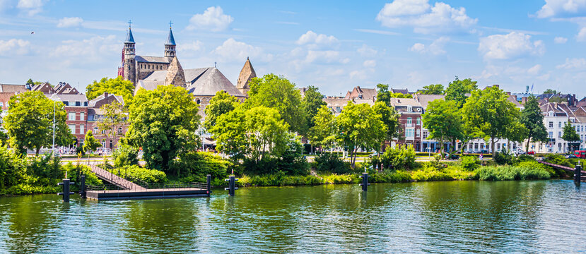 Maastricht Basiliek van onze lieve vrouw riversight