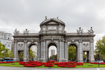 Fototapeta na wymiar Puerta de Alcalá monument in the city of Madrid, Spain
