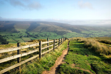 Fototapeta na wymiar The Great Ridge in the Hope Valley, Peak District, Derbyshire