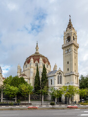 Fototapeta na wymiar Church of San Manuel and San Benito in Alcala street in Madrid