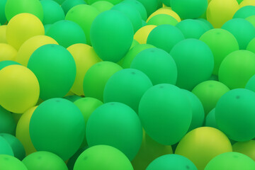 초록색, 노란색 풍산 또는 공으로 가득차 있는 방